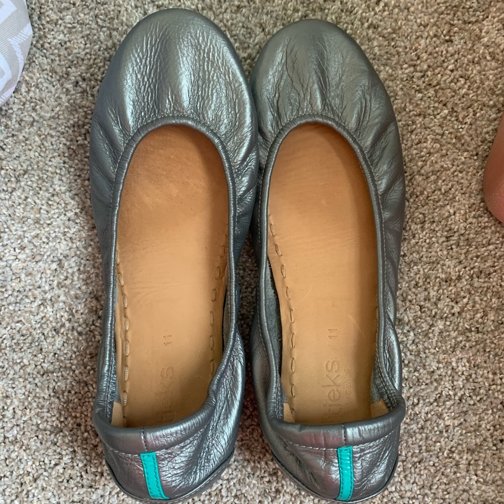 Size 11 silver tieks
